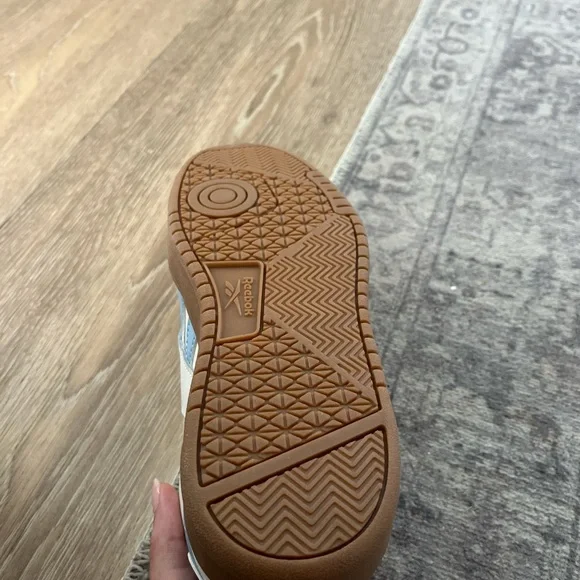 Reebok Cream and Blue Retro Sneakers with Gum Sole - Picture 5 of 5